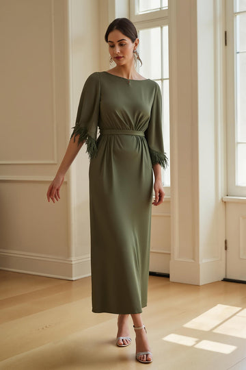 Olive gaine Bateau col thé longueur Robe d’invité de mariage avec plumes